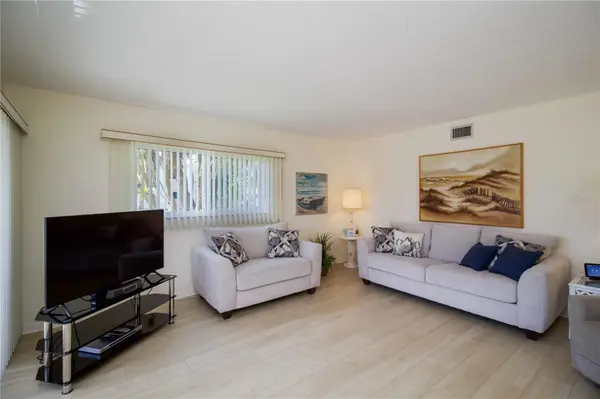5476 SWIFT RD #19, Sarasota, FL 34231