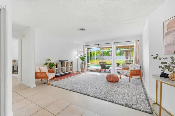 3927 COUNTRY VIEW LN, Sarasota, FL 34233