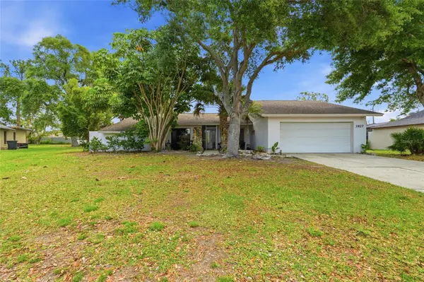 3927 COUNTRY VIEW LN, Sarasota, FL 34233