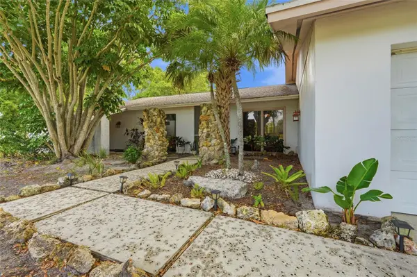 3927 COUNTRY VIEW LN, Sarasota, FL 34233