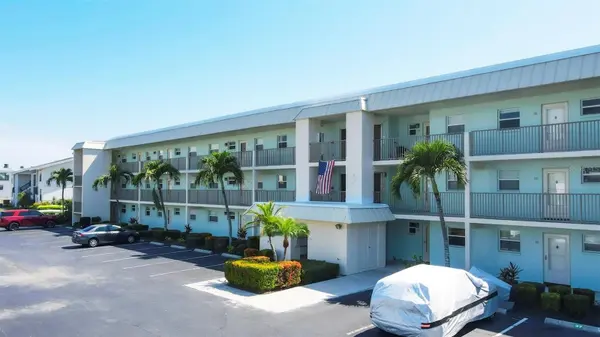 9200 MIDNIGHT PASS RD #24, Sarasota, FL 34242