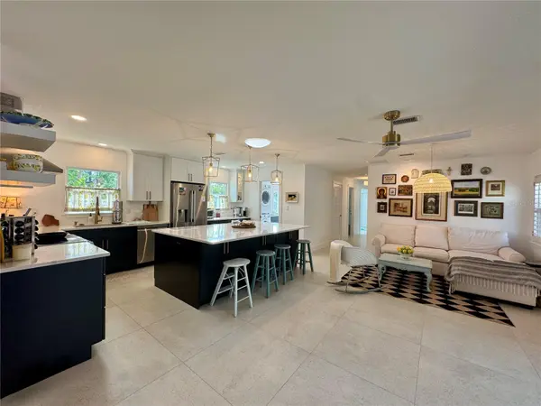 7372 MELALEUCA WAY, Sarasota, FL 34242