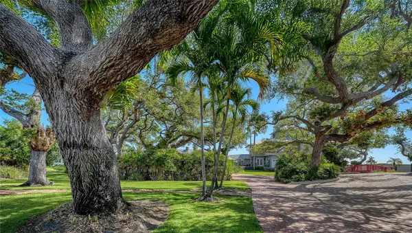 1249 S BASIN LN, Sarasota, FL 34242