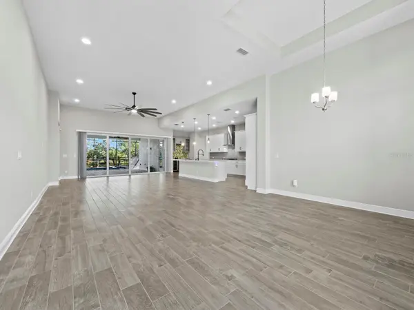 6129 LUNGO LAGO DR, Sarasota, FL 34241