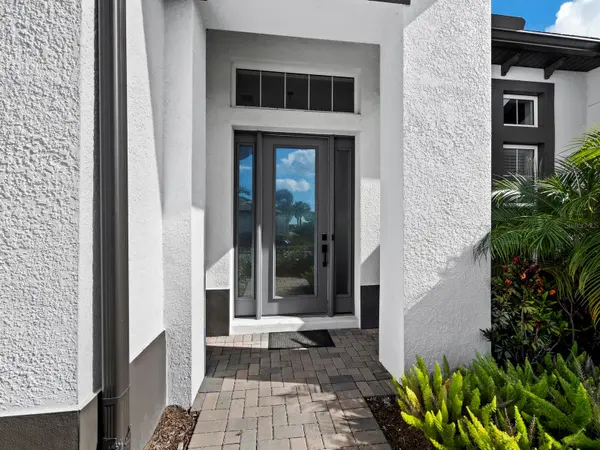6129 LUNGO LAGO DR, Sarasota, FL 34241