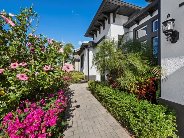 6129 LUNGO LAGO DR, Sarasota, FL 34241