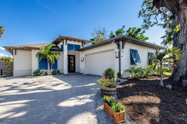 2823 MARSHALL DR, Sarasota, FL 34239