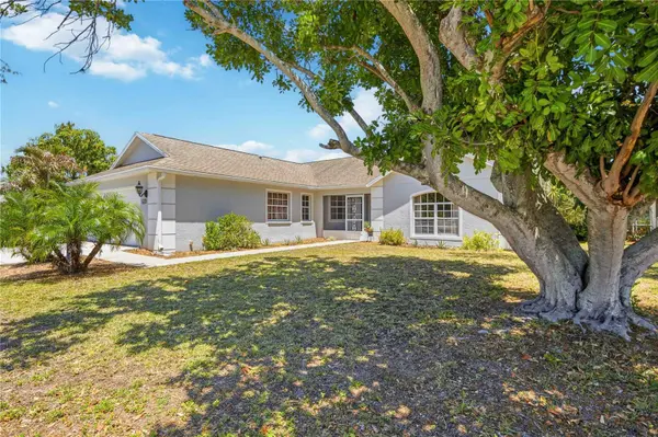 4851 HAMLETS GROVE DR, Sarasota, FL 34235