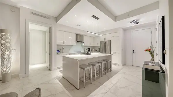 111 S PINEAPPLE AVE #1013, Sarasota, FL 34236