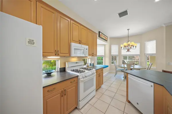 6923 LENNOX PL, University Park, FL 34201