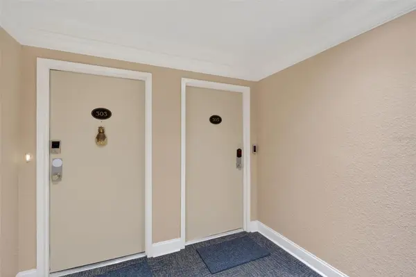 1080 W PEPPERTREE LN #305A, Sarasota, FL 34242