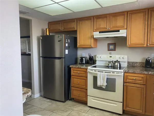 3621 LAKE BAYSHORE DR #J-403, Bradenton, FL 34205