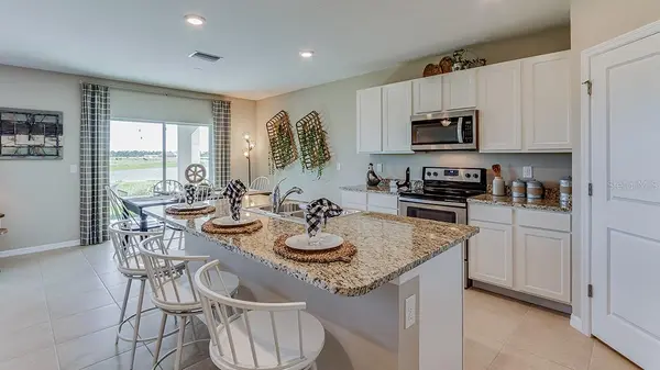 5739 SILVER MOONLIGHT DR, Palmetto, FL 34221