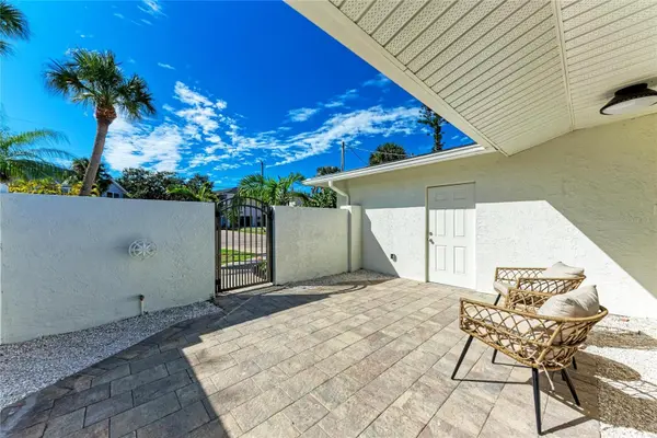 431 ISLAND CIR, Sarasota, FL 34242