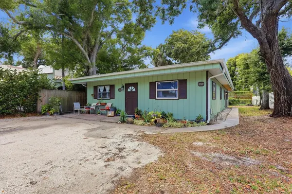 1824 WEBBER ST, Sarasota, FL 34239