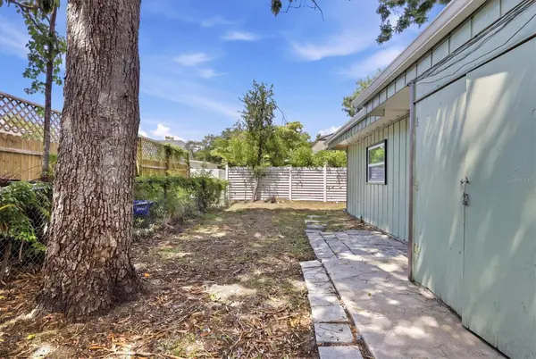 1824 WEBBER ST, Sarasota, FL 34239