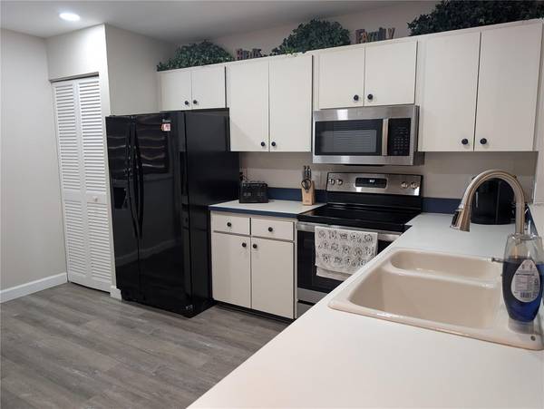 135 WILD PALM DR, Bradenton, FL 34210