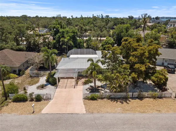 7860 HOLIDAY DR, Sarasota, FL 34231