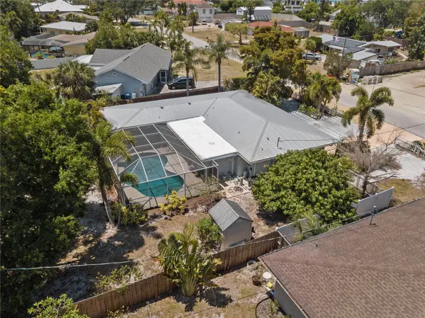 7860 HOLIDAY DR, Sarasota, FL 34231