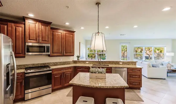 7840 34TH AVE W #102, Bradenton, FL 34209