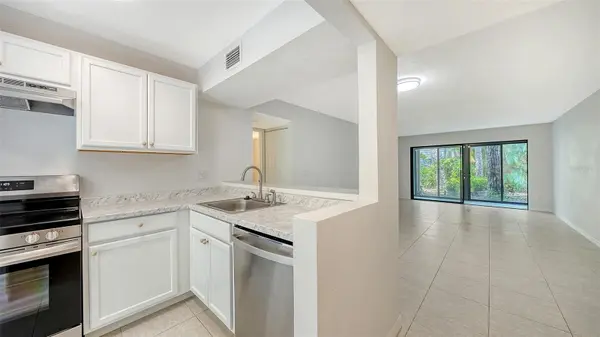 1720 GLENHOUSE DR #326, Sarasota, FL 34231