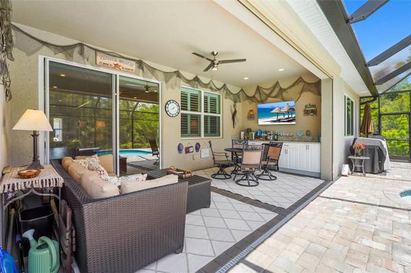 617 MISTIFLOWER CIR, Nokomis, FL 34275