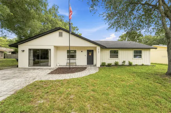 5147 LAKE NINA DR, Orlando, FL 32810