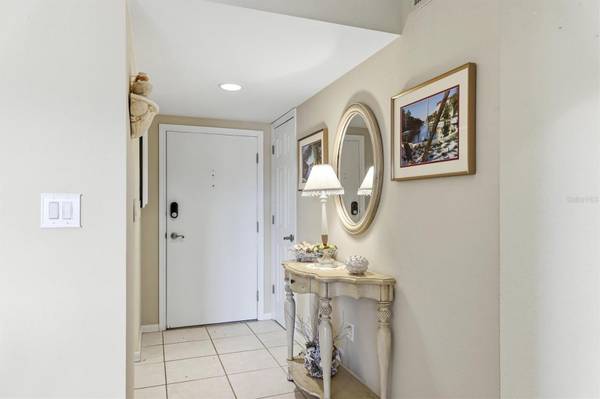 1215 S PORTOFINO DR #406, Sarasota, FL 34242