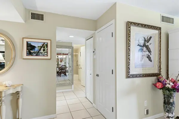 1215 S PORTOFINO DR #406, Sarasota, FL 34242