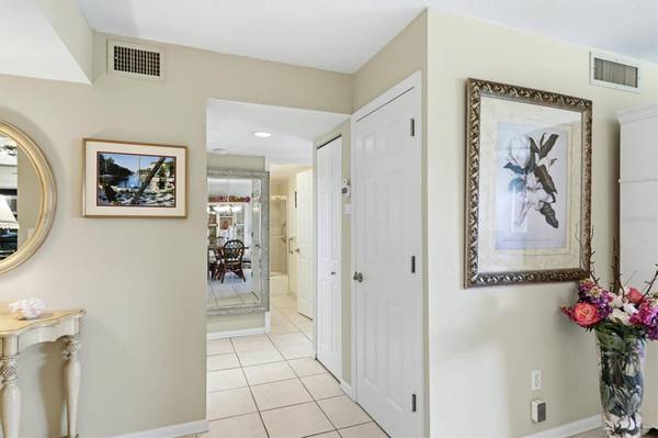 1215 S PORTOFINO DR #406, Sarasota, FL 34242