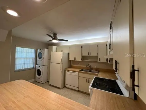 5400 34TH ST W #E8, Bradenton, FL 34210