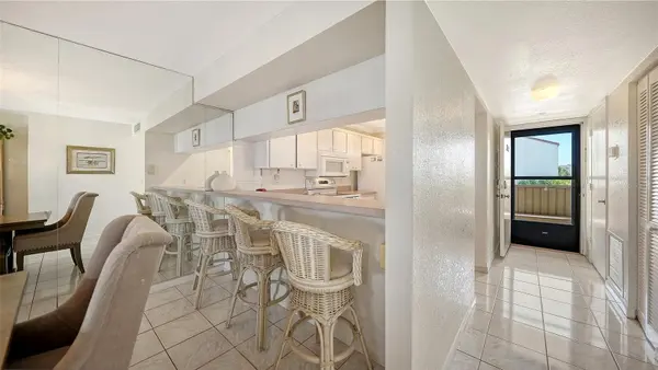 6234 MIDNIGHT PASS RD #307, Sarasota, FL 34242