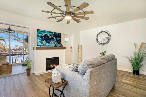10215 MANATEE AVE W #7, Bradenton, FL 34209