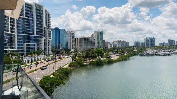 688 GOLDEN GATE POINT #302, Sarasota, FL 34236