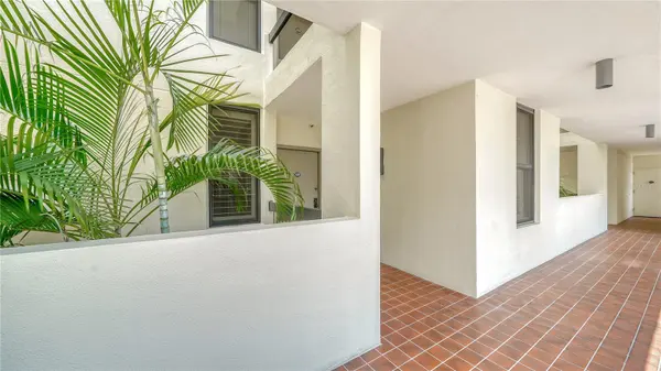 1930 HARBOURSIDE DR #122, Longboat Key, FL 34228