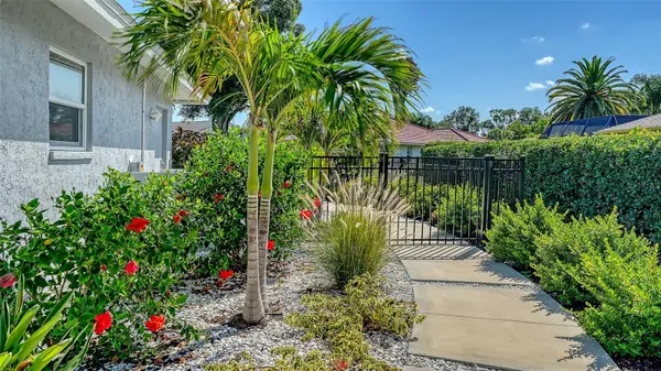 6988 COUNTRY LAKES CIR, Sarasota, FL 34243