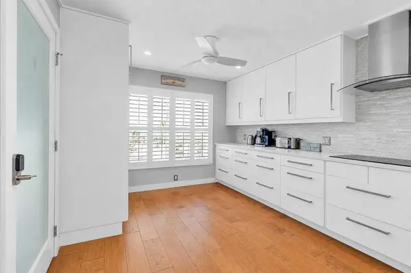 2300 AVENUE B, Bradenton Beach, FL 34217
