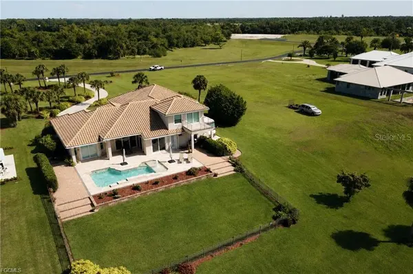 2504 CALOOSA SHORES DR, Labelle, FL 33935