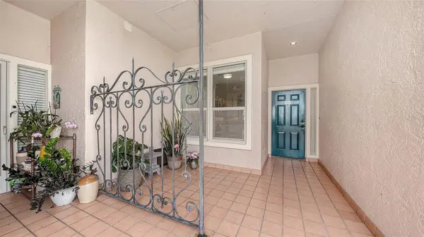 5420 EAGLES POINT CIR #402, Sarasota, FL 34231