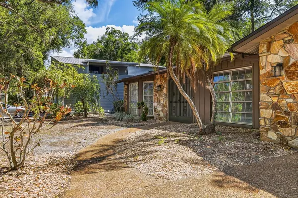 2749 GREENDALE DR, Sarasota, FL 34232