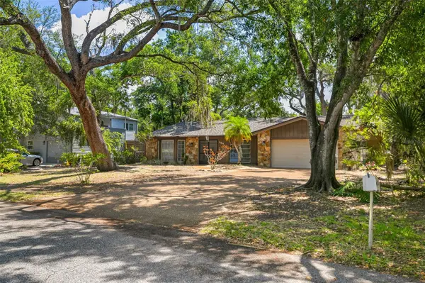 2749 GREENDALE DR, Sarasota, FL 34232