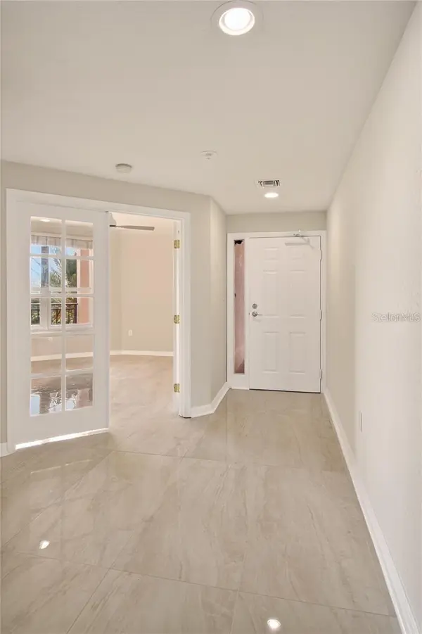 5430 EAGLES POINT CIR #202, Sarasota, FL 34231