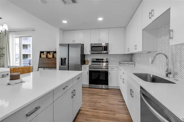 1703 N TAMIAMI TRL #211, Sarasota, FL 34234