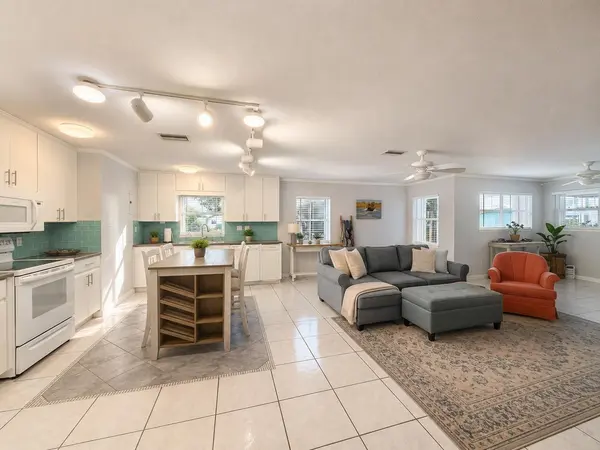 1205 LISA LN, Okeechobee, FL 34974