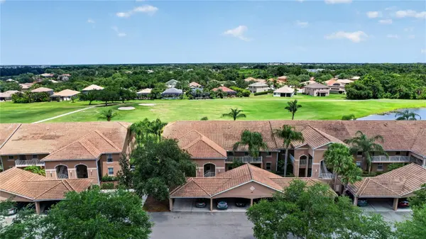915 FAIRWAYCOVE LN #101, Bradenton, FL 34212
