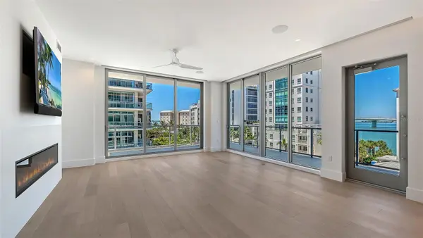 253 GOLDEN GATE PT #401, Sarasota, FL 34236