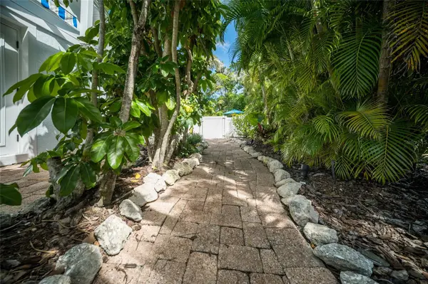324 64TH ST, Holmes Beach, FL 34217
