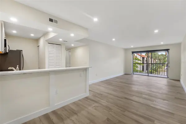 3229 BENEVA RD #203, Sarasota, FL 34232