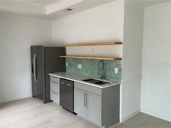 502 MAGELLAN DR, Sarasota, FL 34243