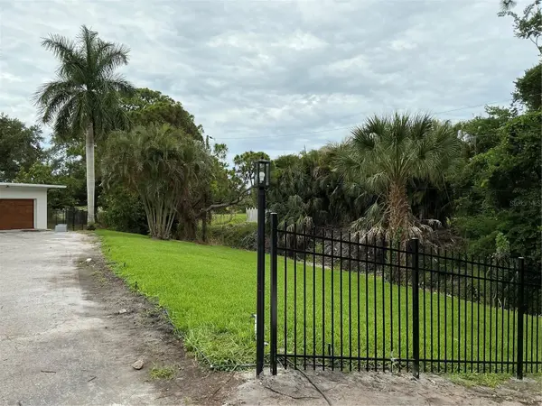 502 MAGELLAN DR, Sarasota, FL 34243